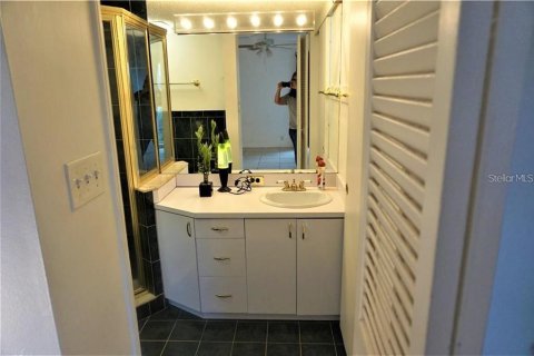 Condo in Sarasota, Florida, 2 bedrooms  № 1644160 - photo 9
