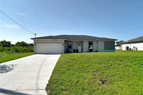 Villa ou maison à vendre à Port Charlotte, Floride: 4 chambres, 151.99 m2 № 2221665 - photo 7