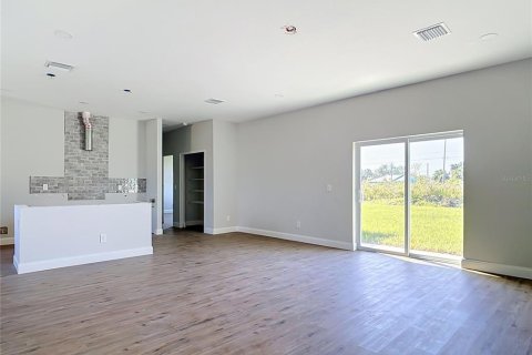 Villa ou maison à vendre à Port Charlotte, Floride: 4 chambres, 151.99 m2 № 2221665 - photo 22