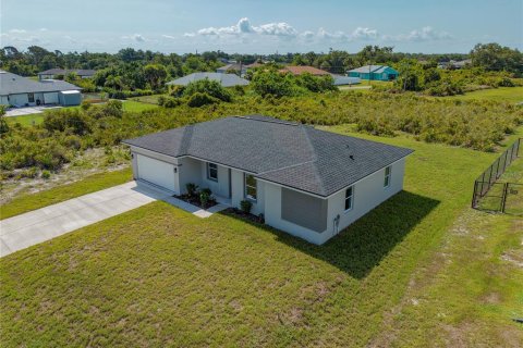 Villa ou maison à vendre à Port Charlotte, Floride: 4 chambres, 151.99 m2 № 2221665 - photo 2