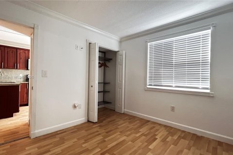 Condo in Miami, Florida, 2 bedrooms  № 1944945 - photo 14