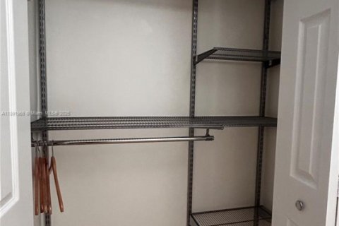 Condo in Miami, Florida, 2 bedrooms  № 1944945 - photo 21