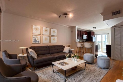 Condo in Miami, Florida, 2 bedrooms  № 1944945 - photo 4