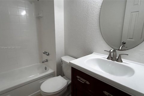 Condo in Miami, Florida, 2 bedrooms  № 1944945 - photo 22