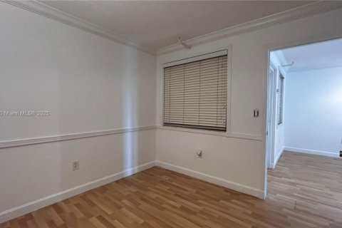 Condo in Miami, Florida, 2 bedrooms  № 1944945 - photo 20