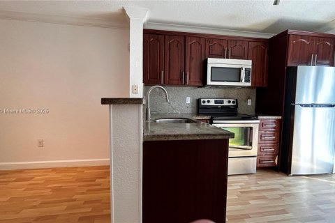 Condo in Miami, Florida, 2 bedrooms  № 1944945 - photo 6