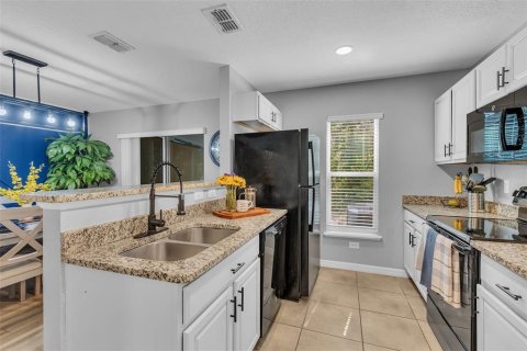 Townhouse in Kissimmee, Florida 3 bedrooms, 158.21 sq.m. № 1624517 - photo 10