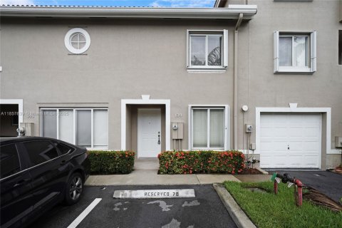 Copropriété à louer à Weston, Floride: 2 chambres, 107.58 m2 № 1882604 - photo 1