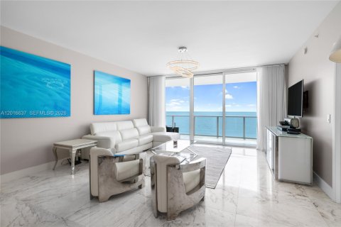 Condo in Hollywood, Florida, 2 bedrooms  № 2189037 - photo 11