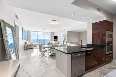 Condo in Hollywood, Florida, 2 bedrooms  № 2189037 - photo 7
