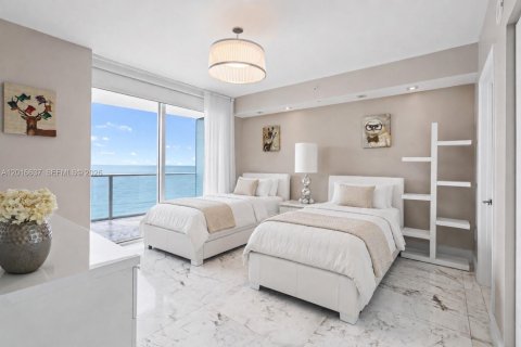 Condo in Hollywood, Florida, 2 bedrooms  № 2189037 - photo 17