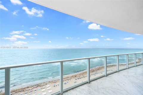 Condo in Hollywood, Florida, 2 bedrooms  № 2189037 - photo 22