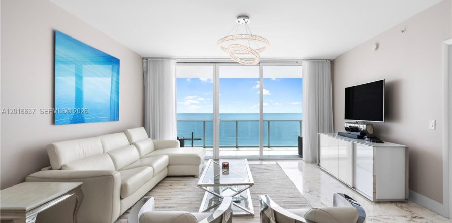 Condo in Hollywood, Florida, 2 bedrooms  № 2189037