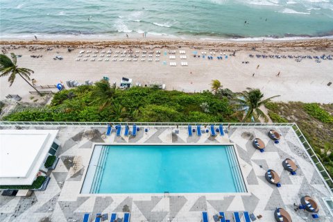 Condo in Hollywood, Florida, 2 bedrooms  № 2189037 - photo 24