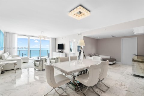 Condo in Hollywood, Florida, 2 bedrooms  № 2189037 - photo 4