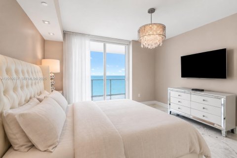 Condo in Hollywood, Florida, 2 bedrooms  № 2189037 - photo 12