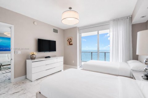 Condo in Hollywood, Florida, 2 bedrooms  № 2189037 - photo 18