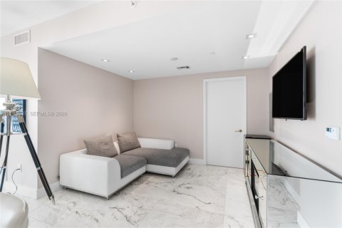 Condo in Hollywood, Florida, 2 bedrooms  № 2189037 - photo 8