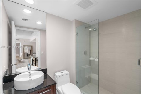 Condo in Hollywood, Florida, 2 bedrooms  № 2189037 - photo 9