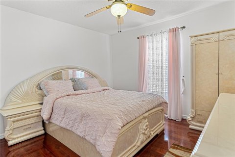 House in Clermont, Florida 5 bedrooms, 310.48 sq.m. № 1679244 - photo 24