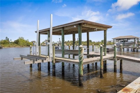 House in Flagler Beach, Florida 4 bedrooms, 285.77 sq.m. № 1742782 - photo 6