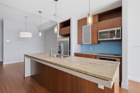 Condo in Tampa, Florida, 2 bedrooms  № 2093530 - photo 5