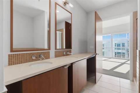 Condo in Tampa, Florida, 2 bedrooms  № 2093530 - photo 14