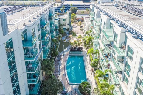 Condo in Tampa, Florida, 2 bedrooms № 2093530