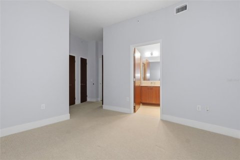 Condo in Tampa, Florida, 2 bedrooms  № 2093530 - photo 16