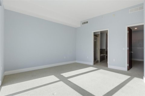 Condo in Tampa, Florida, 2 bedrooms  № 2093530 - photo 12