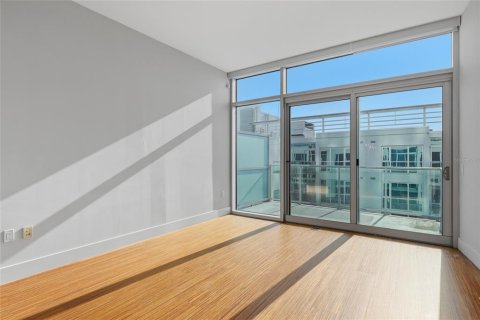 Condo in Tampa, Florida, 2 bedrooms  № 2093530 - photo 8
