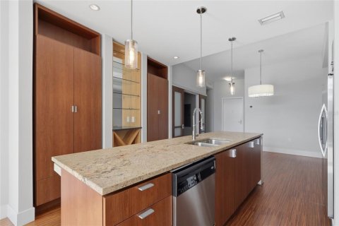 Condo in Tampa, Florida, 2 bedrooms  № 2093530 - photo 7