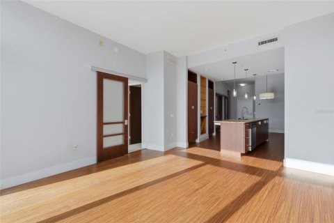 Condo in Tampa, Florida, 2 bedrooms  № 2093530 - photo 10