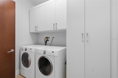 Condo in Tampa, Florida, 2 bedrooms  № 2093530 - photo 21