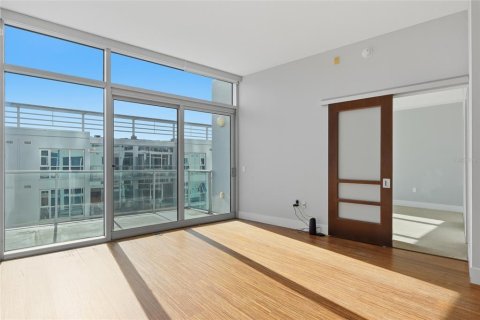 Condo in Tampa, Florida, 2 bedrooms  № 2093530 - photo 9