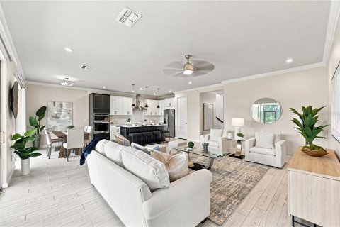 House in Lutz, Florida 5 bedrooms, 277.13 sq.m. № 2291304 - photo 13