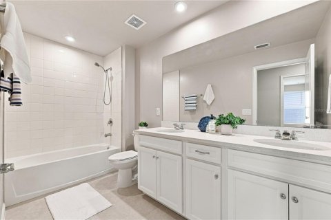 House in Lutz, Florida 5 bedrooms, 277.13 sq.m. № 2291304 - photo 30