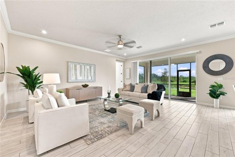 House in Lutz, Florida 5 bedrooms, 277.13 sq.m. № 2291304 - photo 10