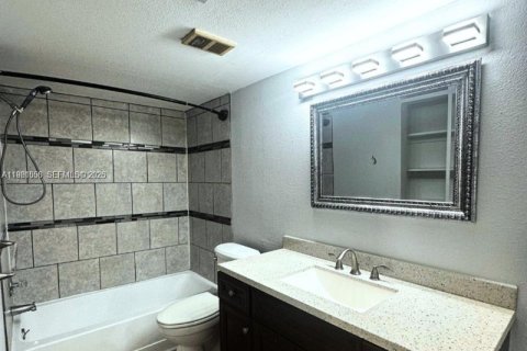 Condominio en venta en Sunrise, Florida, 1 dormitorio, 69.03 m2 № 2021850 - foto 14