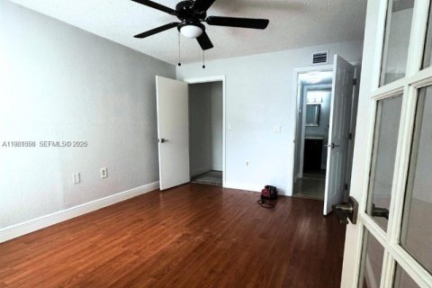 Condominio en venta en Sunrise, Florida, 1 dormitorio, 69.03 m2 № 2021850 - foto 11