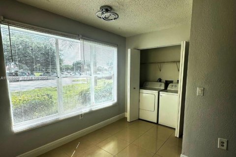Condominio en venta en Sunrise, Florida, 1 dormitorio, 69.03 m2 № 2021850 - foto 12