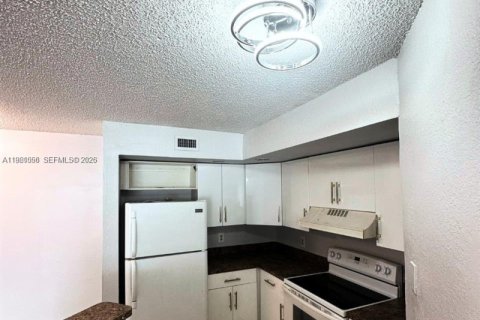 Condominio en venta en Sunrise, Florida, 1 dormitorio, 69.03 m2 № 2021850 - foto 4