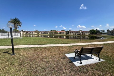 Condominio en venta en Sunrise, Florida, 1 dormitorio, 69.03 m2 № 2021850 - foto 28