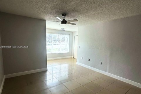 Condominio en venta en Sunrise, Florida, 1 dormitorio, 69.03 m2 № 2021850 - foto 10