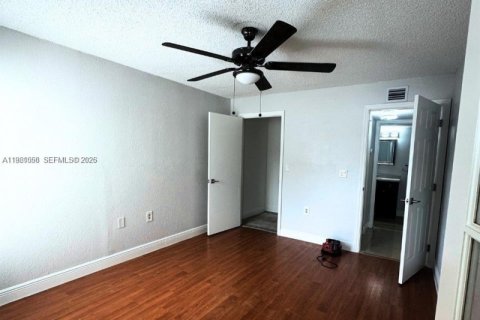 Condominio en venta en Sunrise, Florida, 1 dormitorio, 69.03 m2 № 2021850 - foto 17