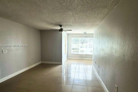 Condominio en venta en Sunrise, Florida, 1 dormitorio, 69.03 m2 № 2021850 - foto 8