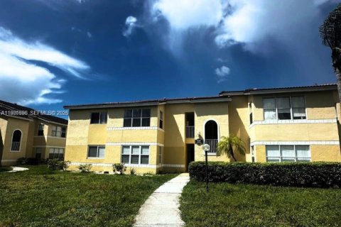 Condominio en venta en Sunrise, Florida, 1 dormitorio, 69.03 m2 № 2021850 - foto 3