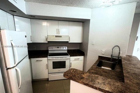 Condominio en venta en Sunrise, Florida, 1 dormitorio, 69.03 m2 № 2021850 - foto 5