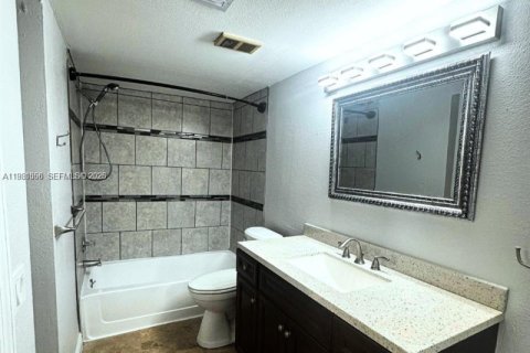 Condominio en venta en Sunrise, Florida, 1 dormitorio, 69.03 m2 № 2021850 - foto 13