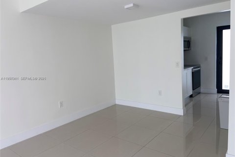 Propiedad comercial en venta en Miami Beach, Florida, 280.94 m2 № 2153462 - foto 13